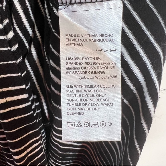 Chicos women’s Black/White Striped Stretch Maxi Skirt 0 - Picture 7 of 8